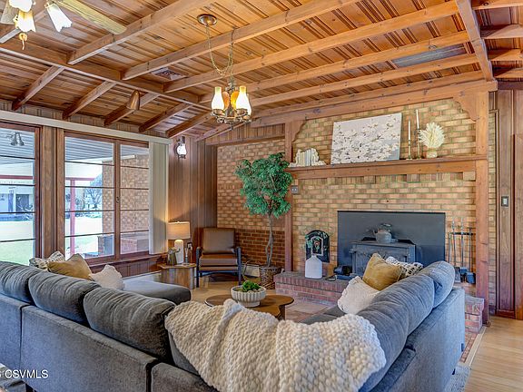 3rd image of 4 Willow Ln