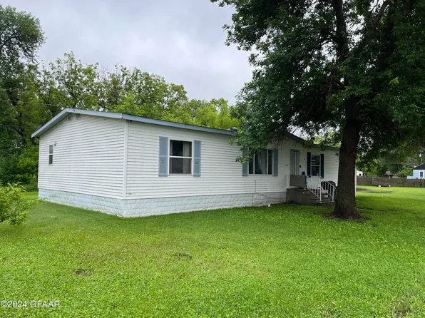 13 E Court Dr, Emerado, ND 58228