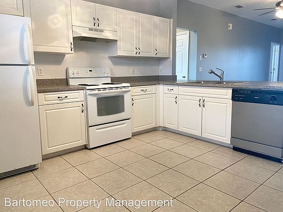 4th image of 1117 SW 48th Ter #11707089
