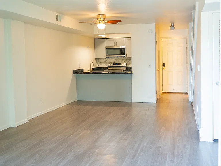 Varsity Townhouses - Student Housing — Photo 6