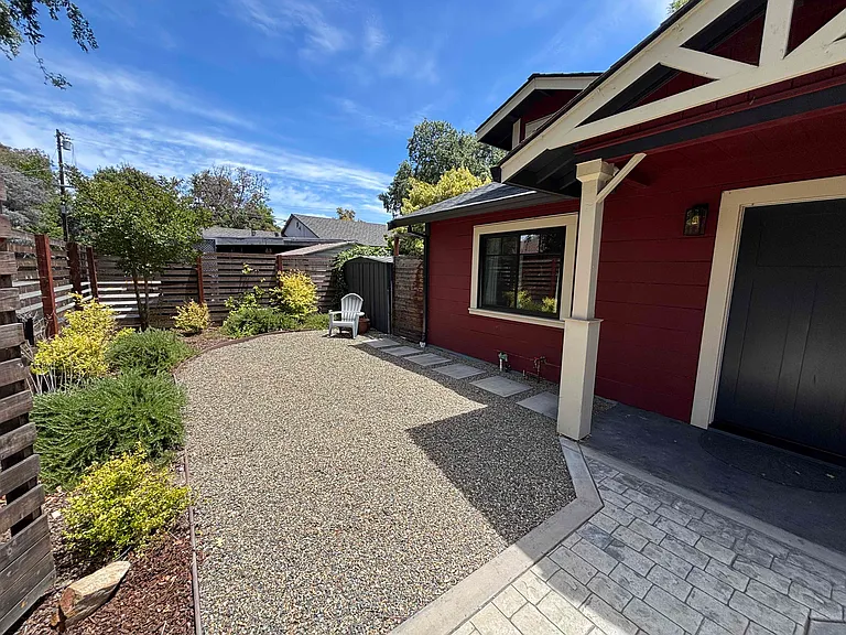 193 Alderwood Rd — Photo 18