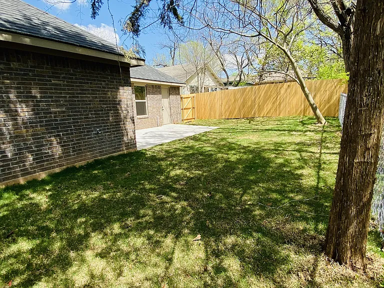 312 E Heron St — Photo 19