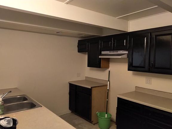 3rd image of 915 N 70th St