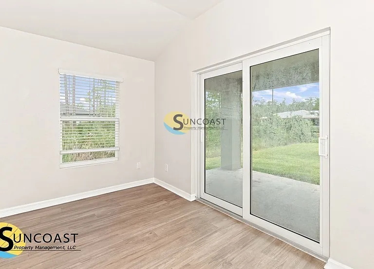 306 Urbana St — Photo 8