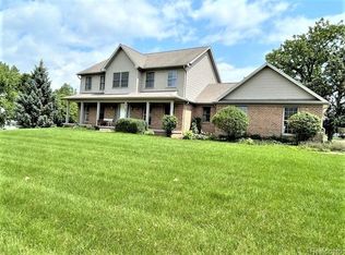 9157 Meadowland Dr, Grand Blanc, MI 48439