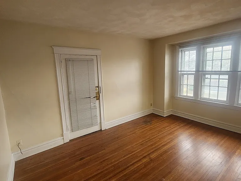 921 De Mun Ave #2S — Photo 2