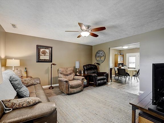 2nd image of 106 Red Bud Ln