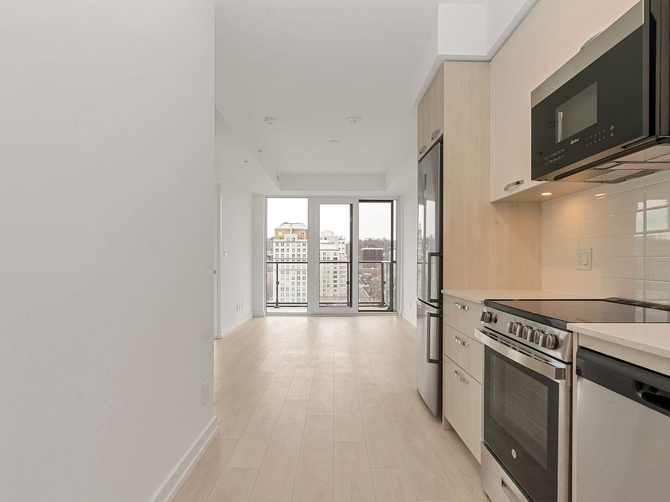 1st image of 75 James St S #1532390
