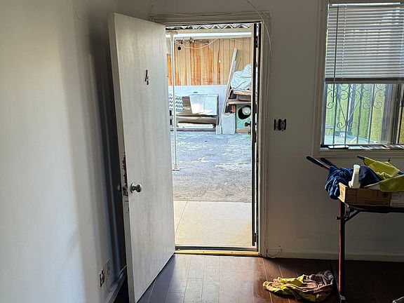 2nd image of 1133 N Genesee Ave APT 4