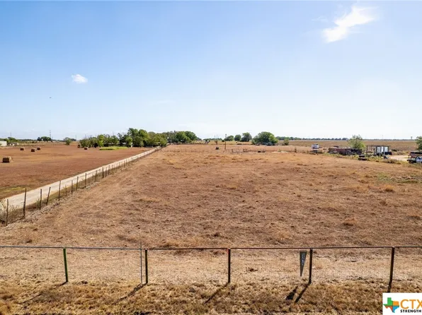 5275 Barbarossa Rd, Seguin, TX 78155