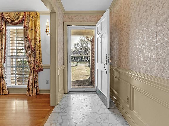 2nd image of 5734 Dunwoody Ave