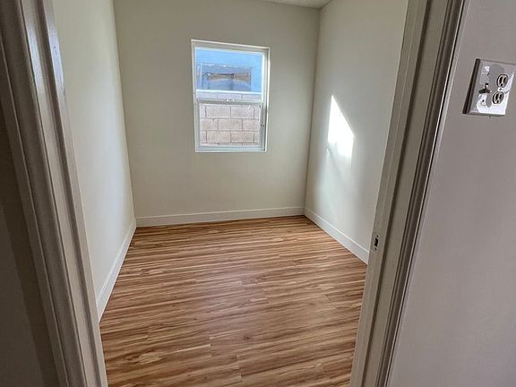 5th image of 14320-14322 1/2 Gilmore St #14322