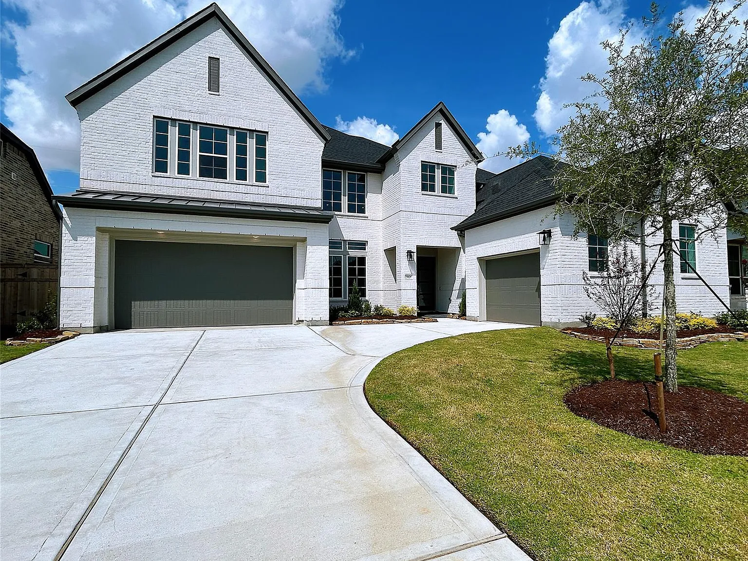 5 bed, 4.5 bath, 4418 sqft, $5,000 — Photo 3