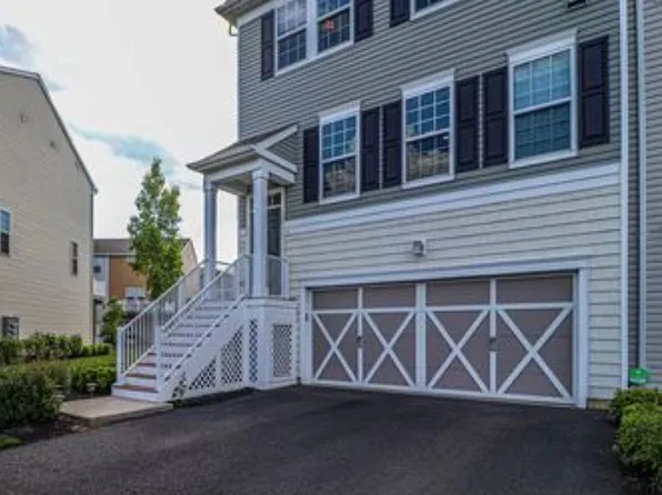127 Beacon Ln, Eatontown, NJ 07724