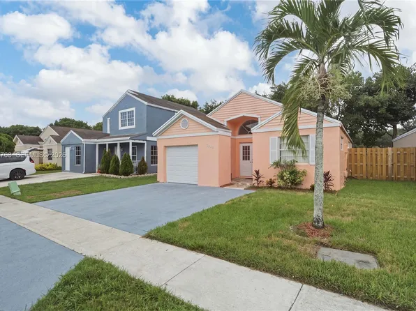 9992 Periwinkle St, Hollywood, FL 33025