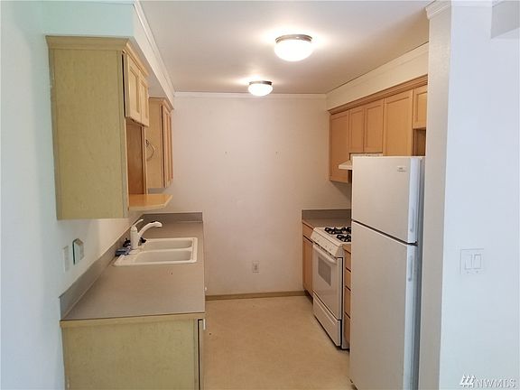 5th image of 10416 56th Dr NE
