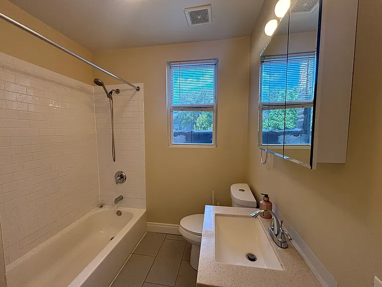 1705 Simpson St #2F — Photo 8
