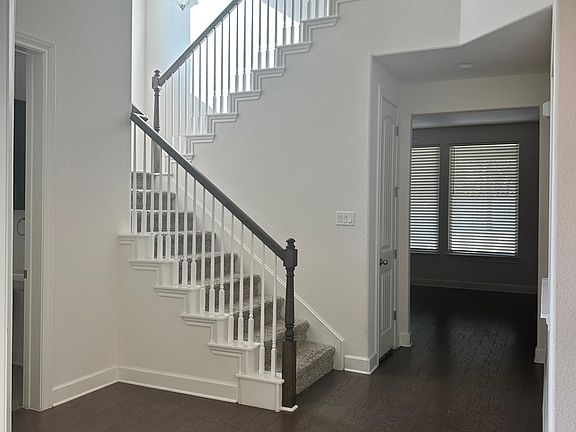 Entry/Stairway