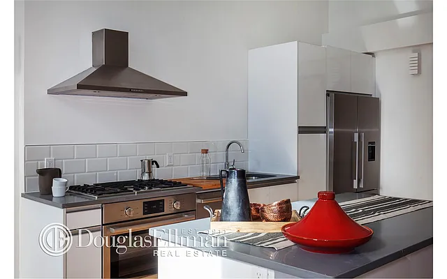 Sold by Douglas Elliman | media 29