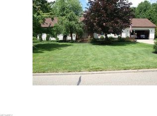 817 Lakeview Dr, Cortland, OH