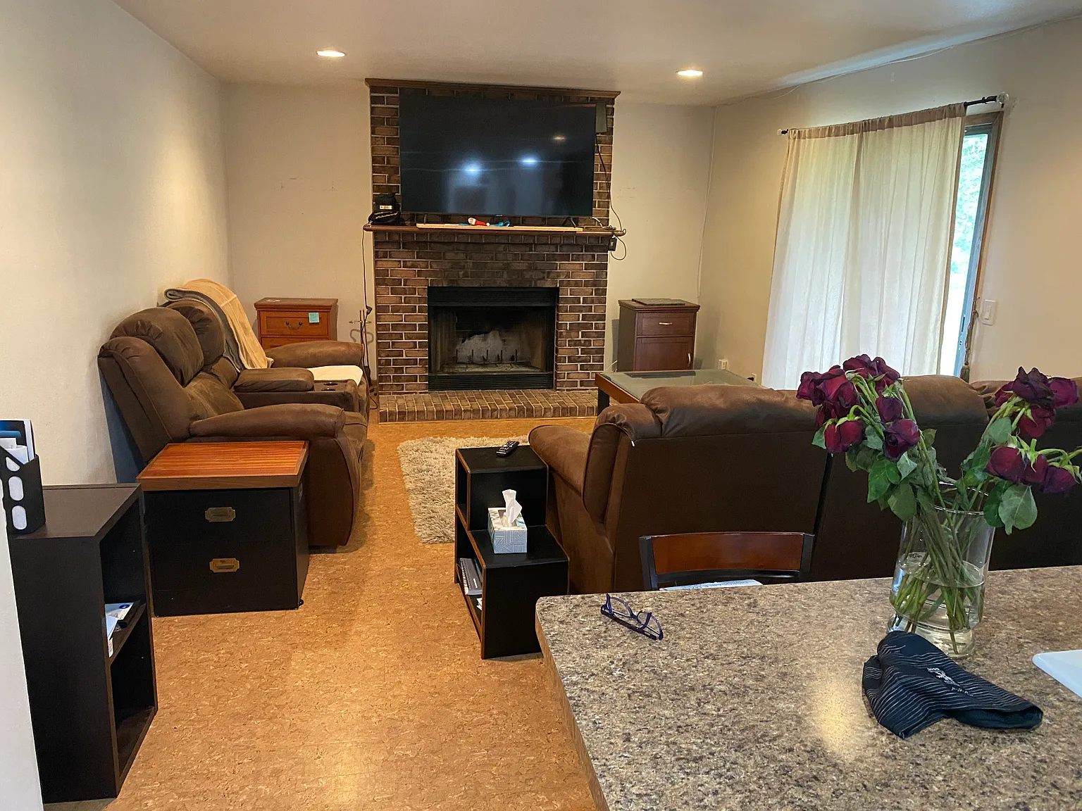4 bed, 1.5 bath, 1700 sqft, $2,100 — Photo 2