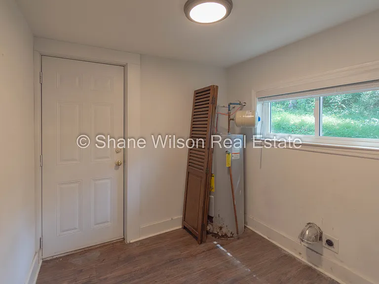 2606 Banks Rd — Photo 7