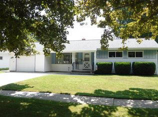 2141 Lexington Dr, Manitowoc, WI 54220