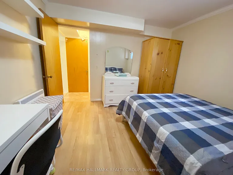 668 Morin St #B — Photo 20
