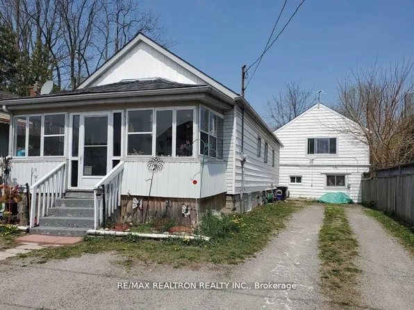 6247 Taylor St, Niagara Falls, ON L2G 2E9