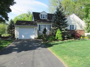 5 Azalea Ct, North Plainfield, NJ 07060