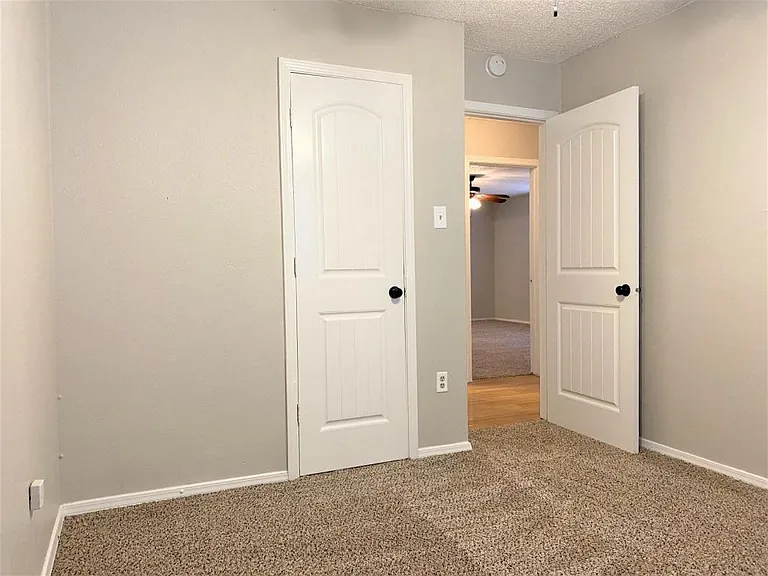 6059 Shadydale Ct — Photo 10