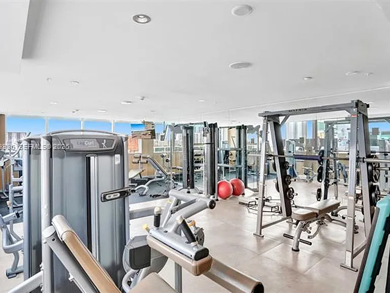 400 Sunny Isles Blvd #2021 — Photo 44