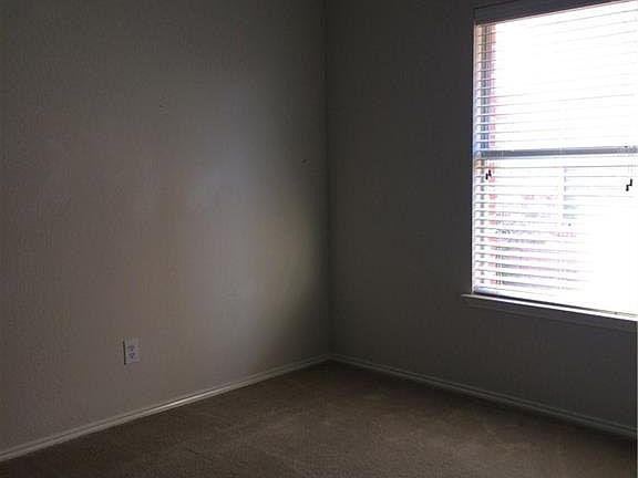 4th image of 1212 Antoinette Dr