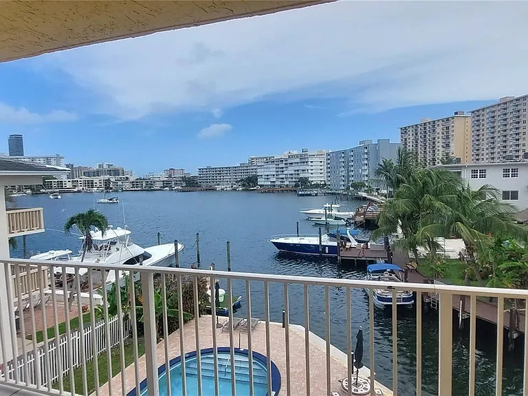1900 Diana Dr #3A — Photo 2