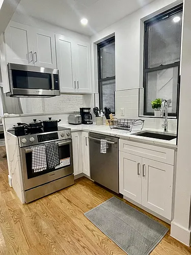899 Pacific St #4 Photo 1