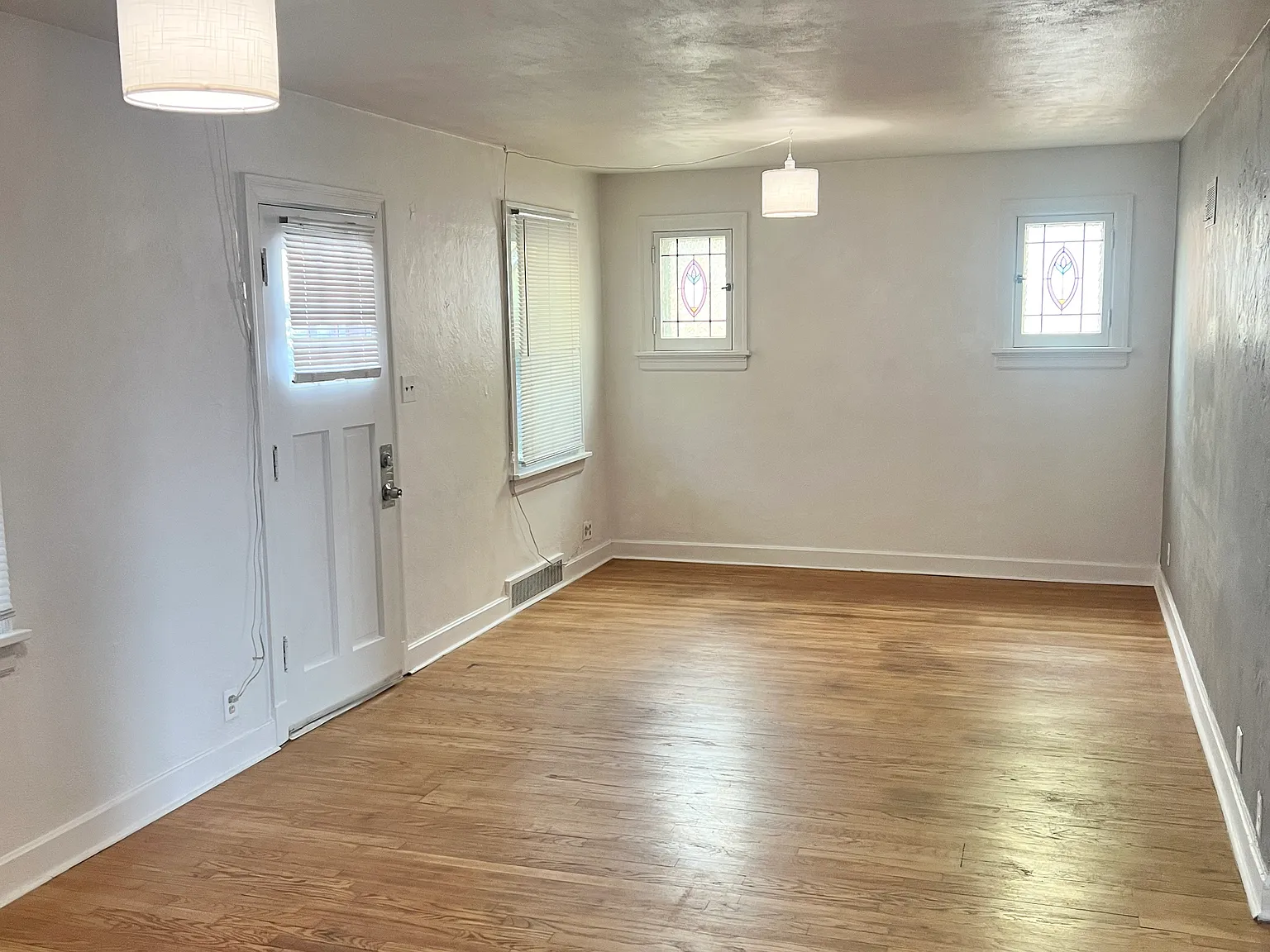 2 bed, 864 sqft, $1,550 — Photo 2