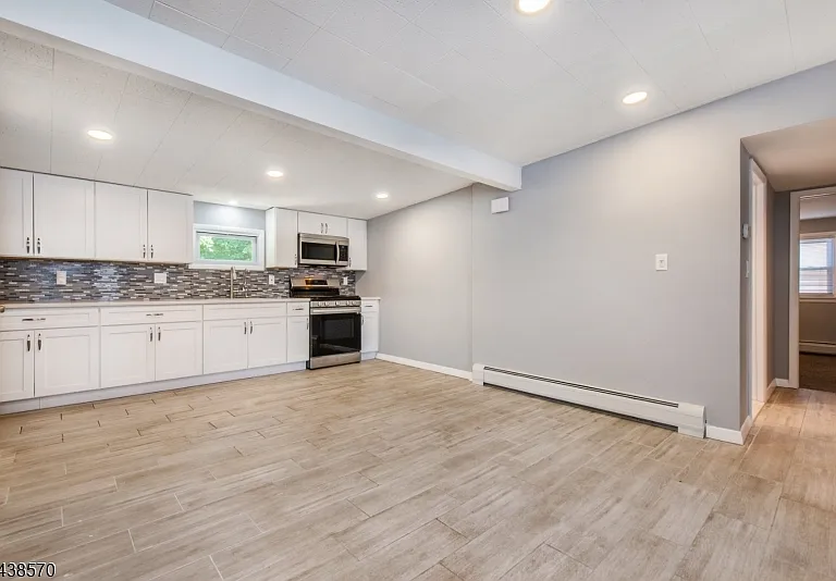 86 E 9th St #2 — Photo 7