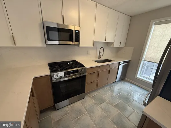 10050 Oakton Terrace Rd, Oakton, VA 22124