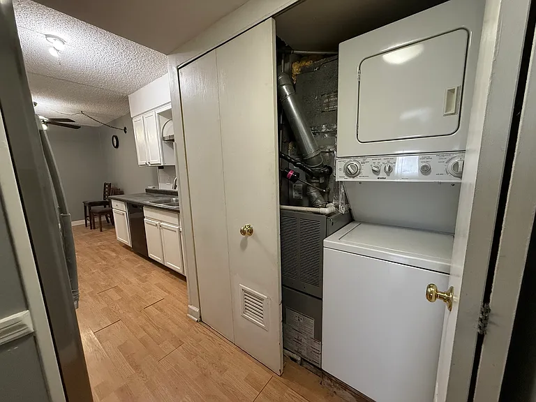 259 Stoneybrook Ln #2B — Photo 16