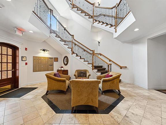 3rd image of 125 E Clinton Pl APT 2C