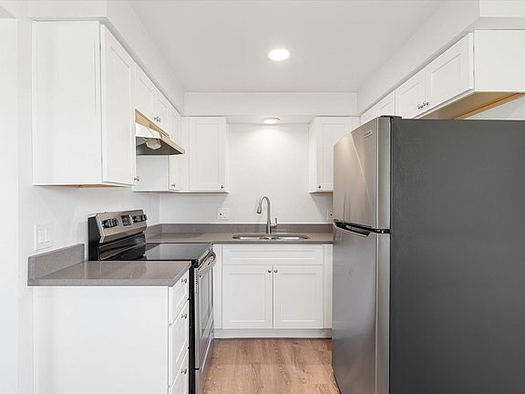 3rd image of 5410 N Lacey St #3