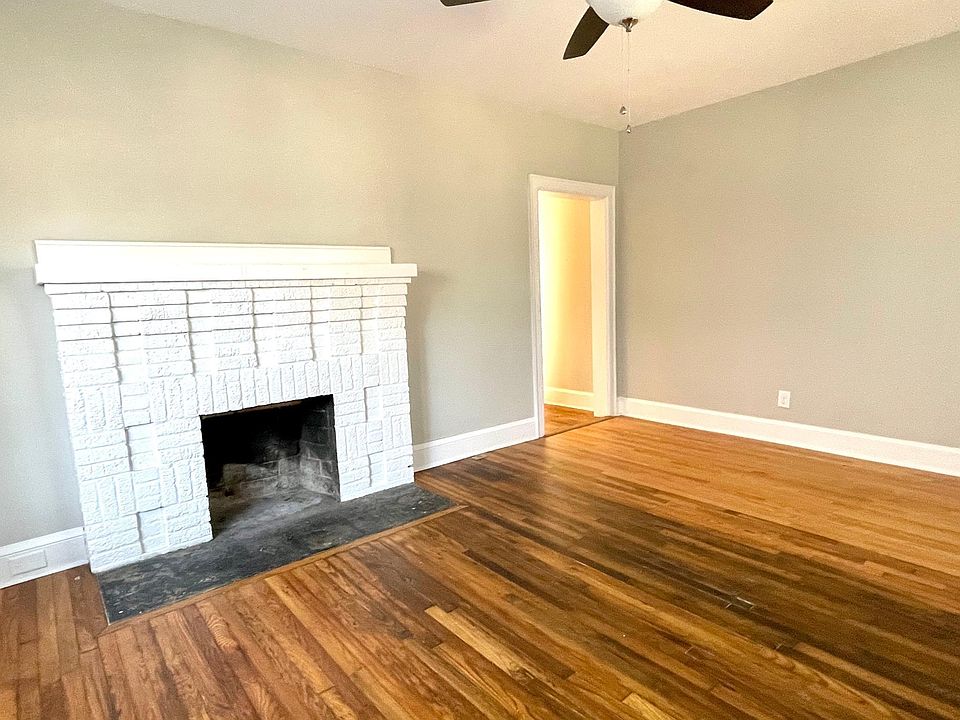Living Room - Wonderful light, hardwood floors