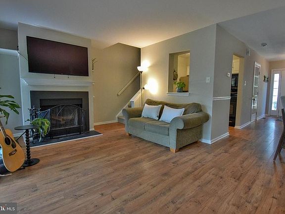 4th image of 49 E Jonathan Ct #49