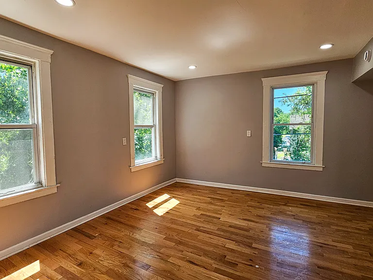 48 Daisy St #2B — Photo 2