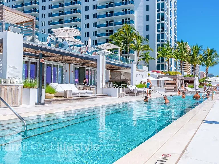 2301 Collins Ave #843 — Photo 28