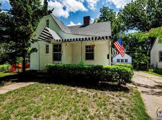 1128 SW Macvicar Ave, Topeka, KS 66604