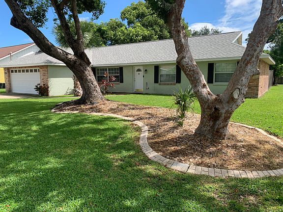 Well maintained corner lot with privacy fence in backyard