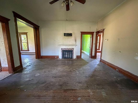 4th image of 1027 N Main St