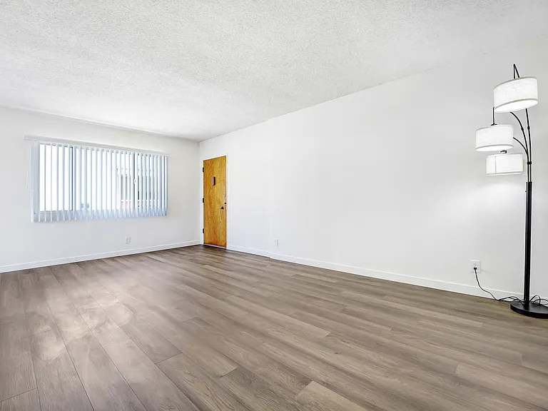 1044 Euclid St #11 — Photo 2