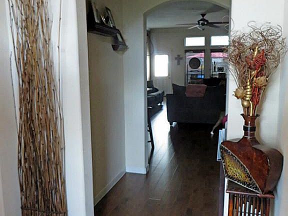 Large Entry way with archway